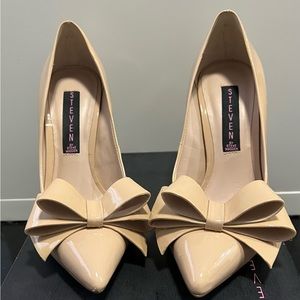 Steve Madden Ravesh bow pump in Blush Patent - sz 5.5 - worn only once